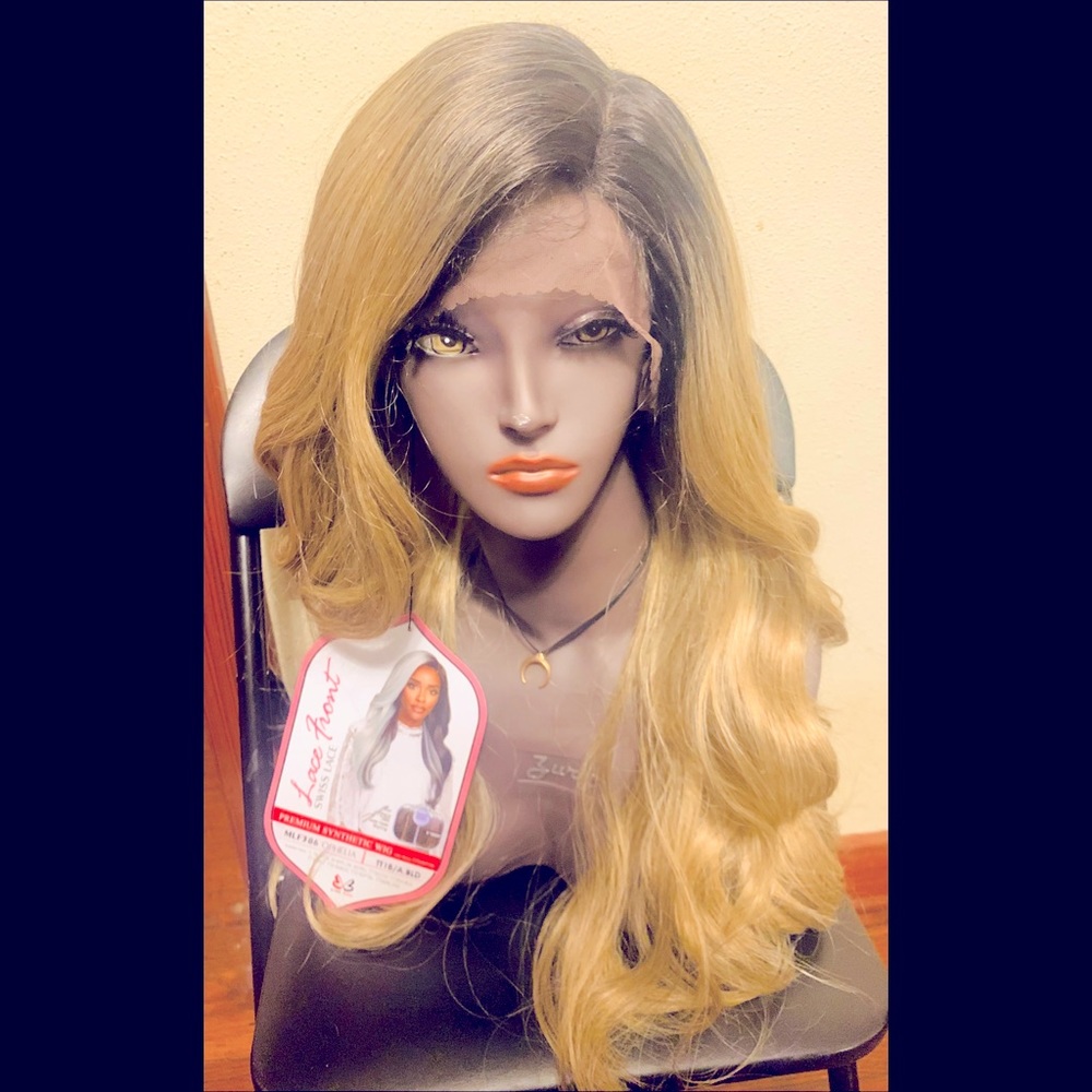 Bobbi Boss Ophelia Lacefront Wig